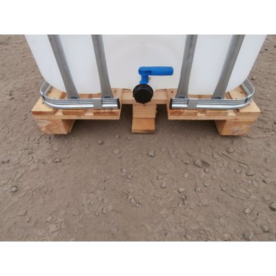 IBC nádrž 600L NOVÁ natur 15cm na dřevě
