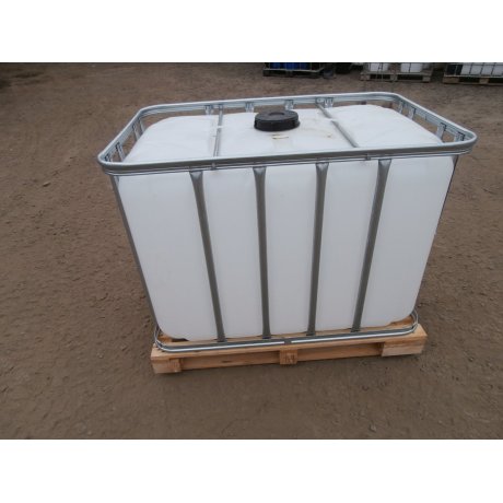IBC nádrž 600L NOVÁ natur 15cm na dřevě