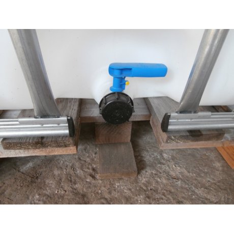 IBC nádrž 600L NOVÁ natur 22cm na dřevě