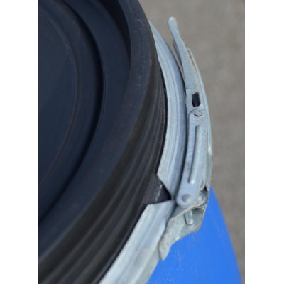 sud plastový 220L pákový uzávěr modrý  www.nadrze.navsechno.cz