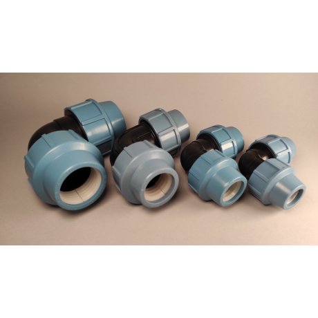 Plastová svěrná spojka - tvarovka koleno