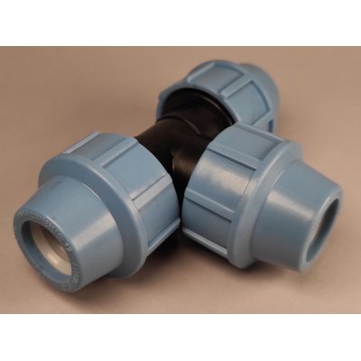 Plastová svěrná spojka - tvarovka T kus