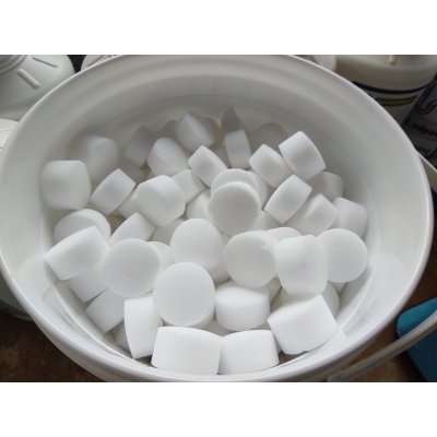 Tabletovaná sůl do bazénu