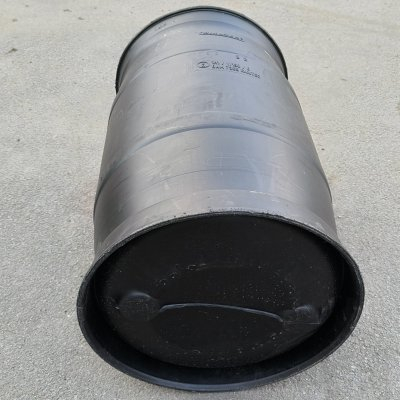 Plastična bačva za vodu od 220 litara