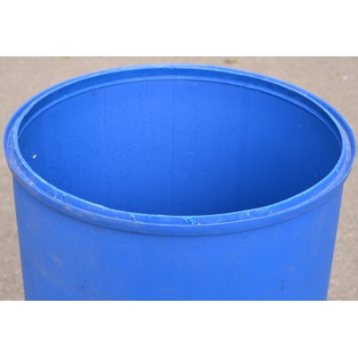 Barril de água de plástico de 220L com torneira