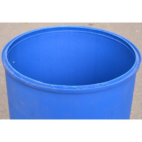 Пластиковая бочка для воды 220 л с краном