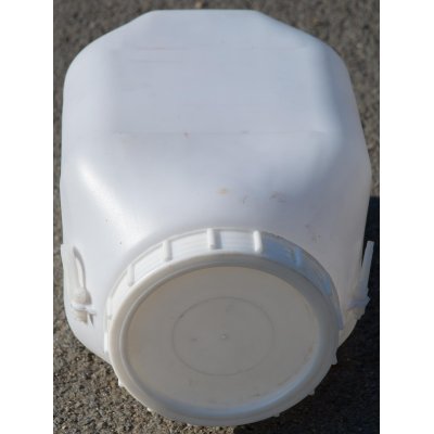 sud plastový 50L hranatý šroubovací natur po tabletách do bazénu | www.nadrze.navsechno.cz